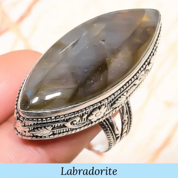 Exquisite Blue Flash Labradorite Gemstone Handmade Ring - Picture 5 of 5